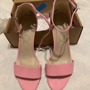 Ladies light pink patent heels